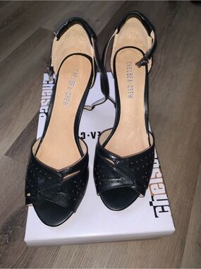 NIB Chelsea Crew Black Pandora Peep Toe Heels